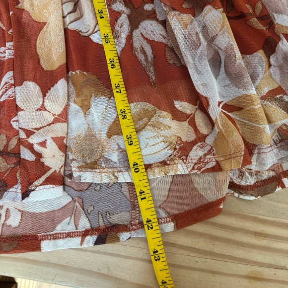 Chic Floral Midi Dress in Rust and Cream - Picture 9 of 10